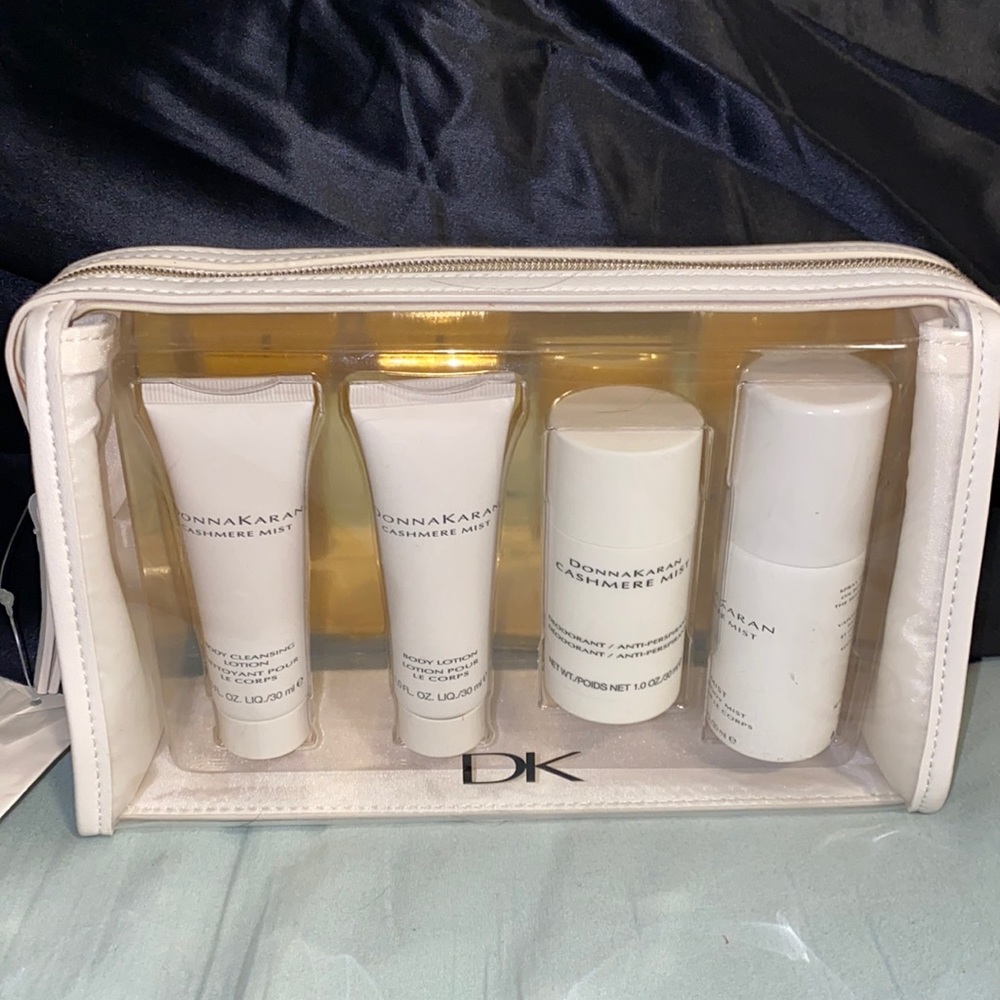 Donna Karan Travel kit of Cashmere Mist
